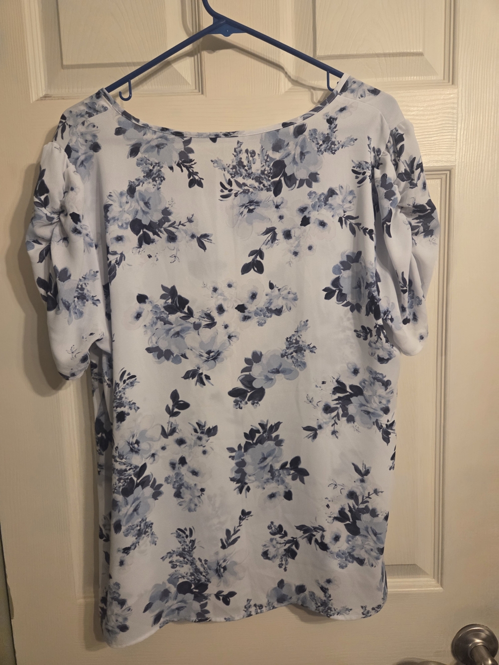 Women’s Light Blue Floral Short Sleeve Top - Picture 2 of 4